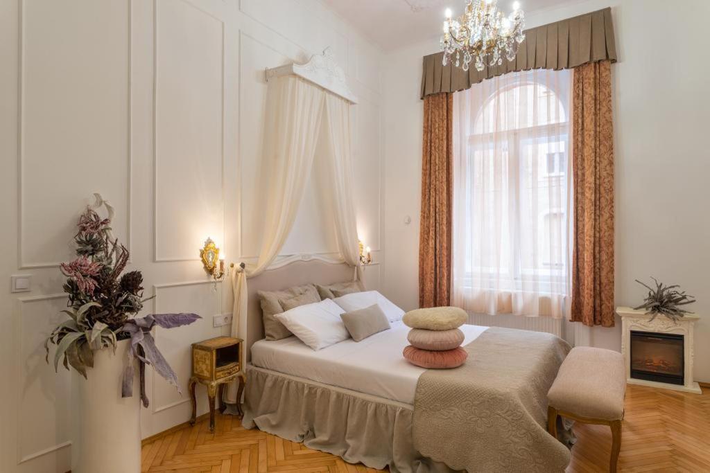 Regina Apartments On Kiraly Street Budapest Exterior foto